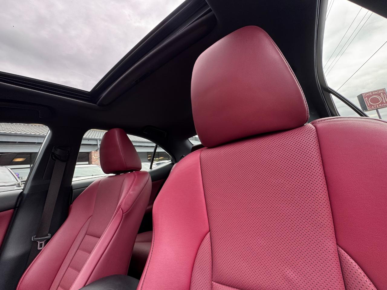 Lexus IS  2019