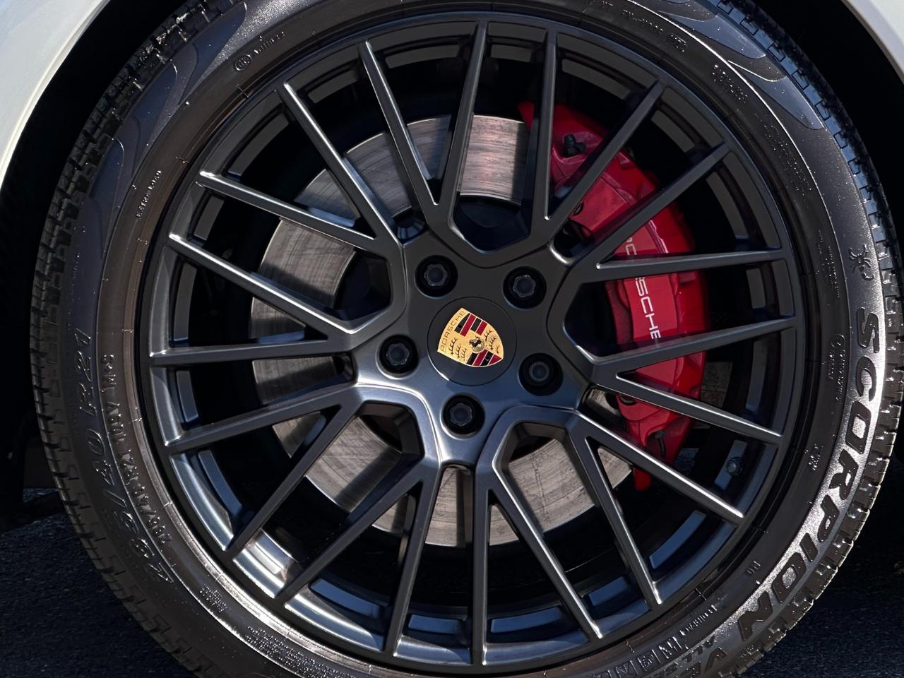 Porsche Cayenne GTS Coupe AWD 2021