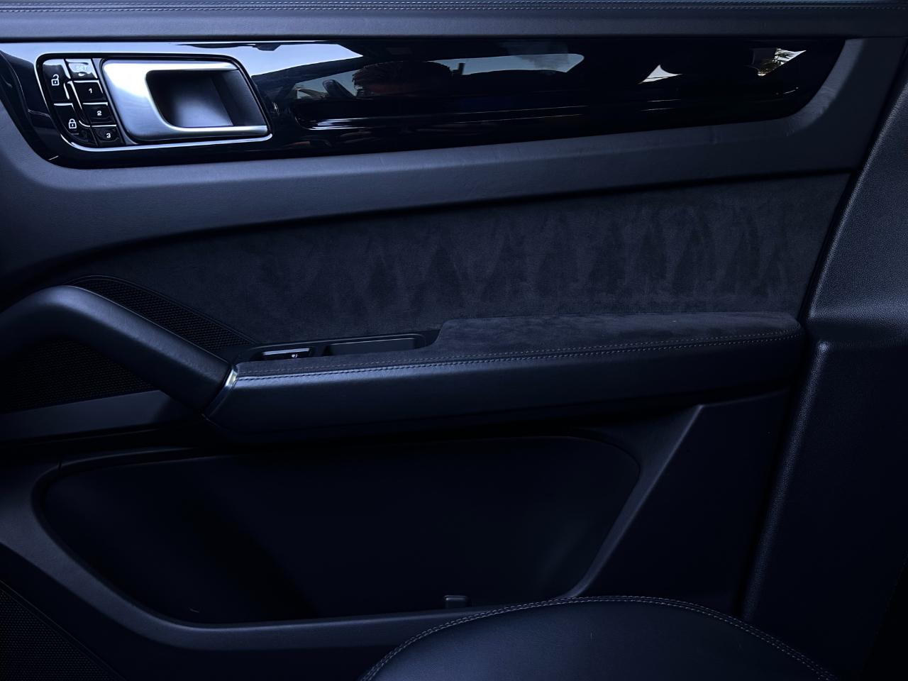 Porsche Cayenne GTS Coupe AWD 2021