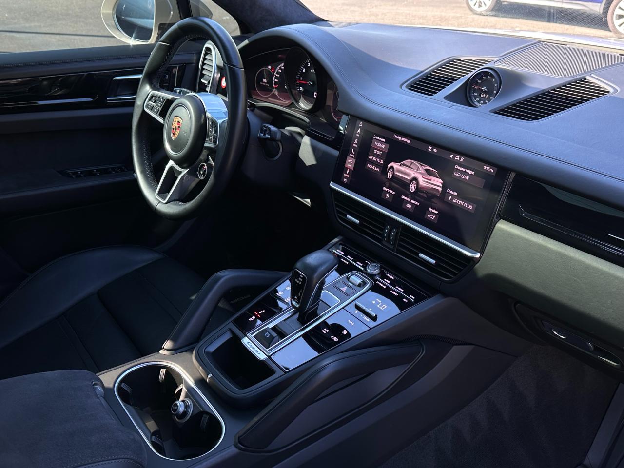Porsche Cayenne GTS Coupe AWD 2021
