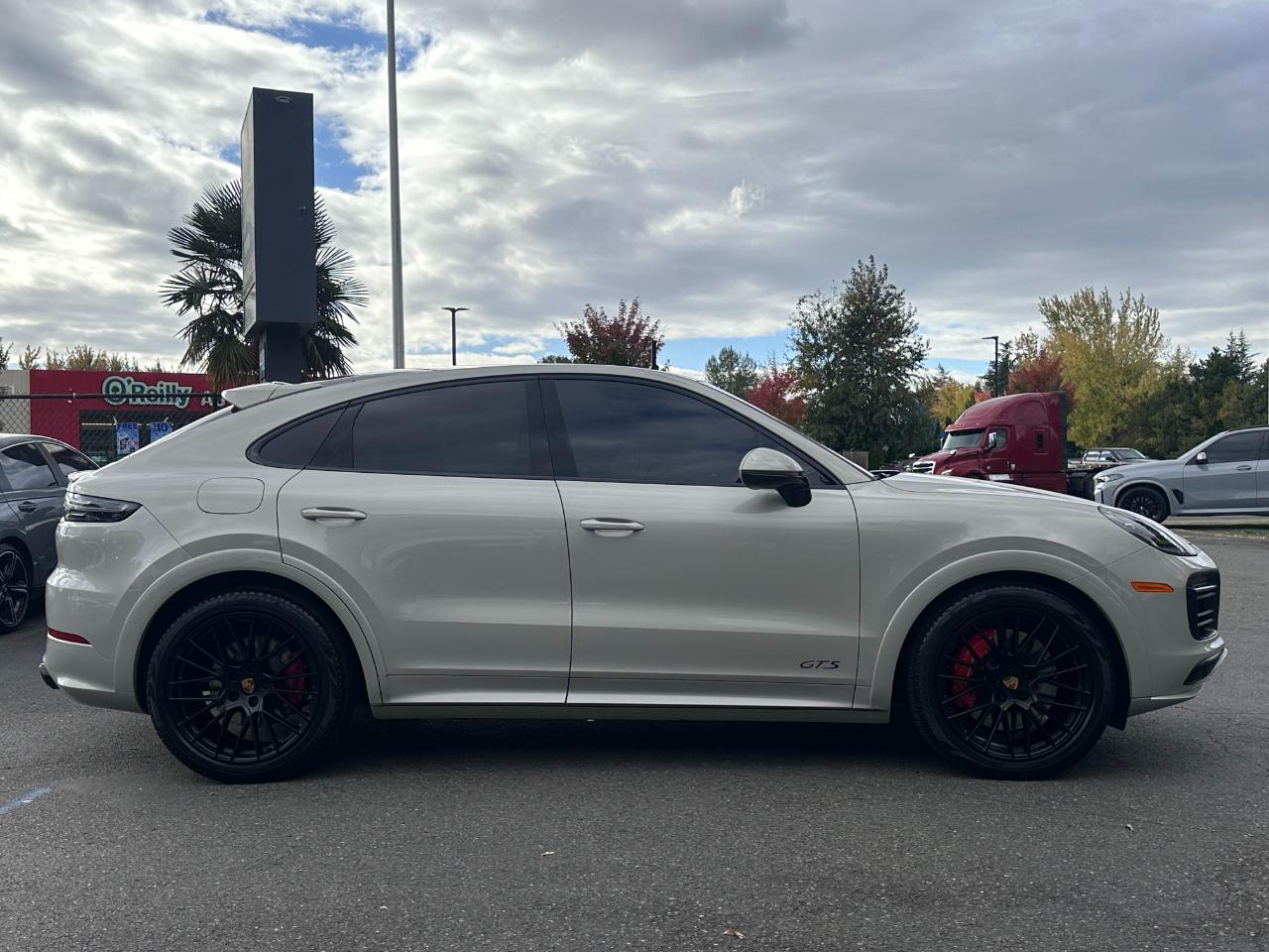 Porsche Cayenne GTS Coupe AWD 2021