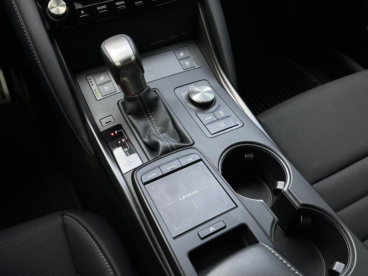 Lexus IS  2021