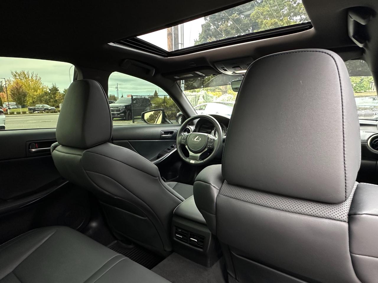 Lexus IS  2021