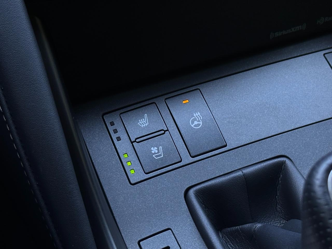 Lexus IS  2021