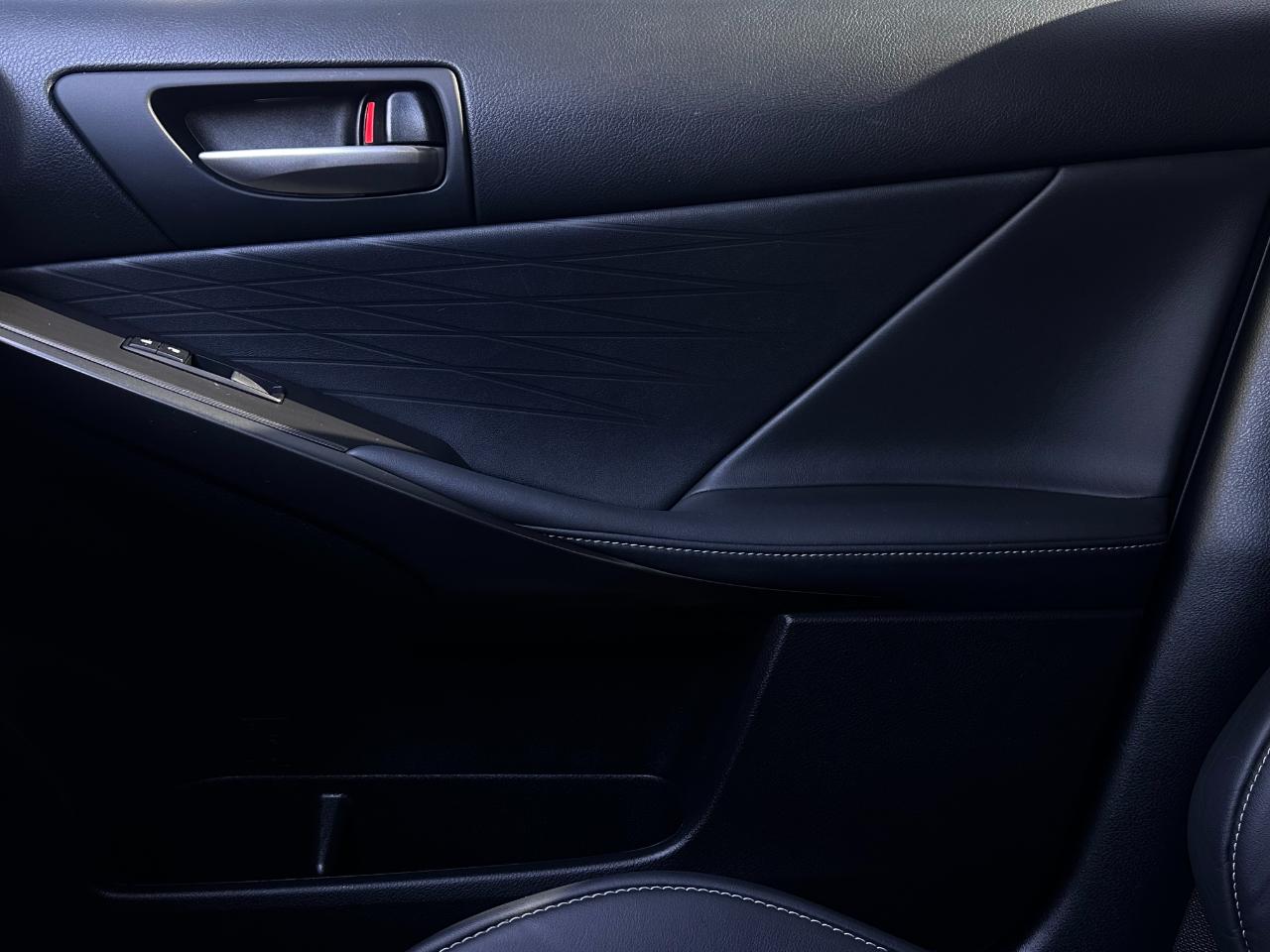 Lexus IS  2021
