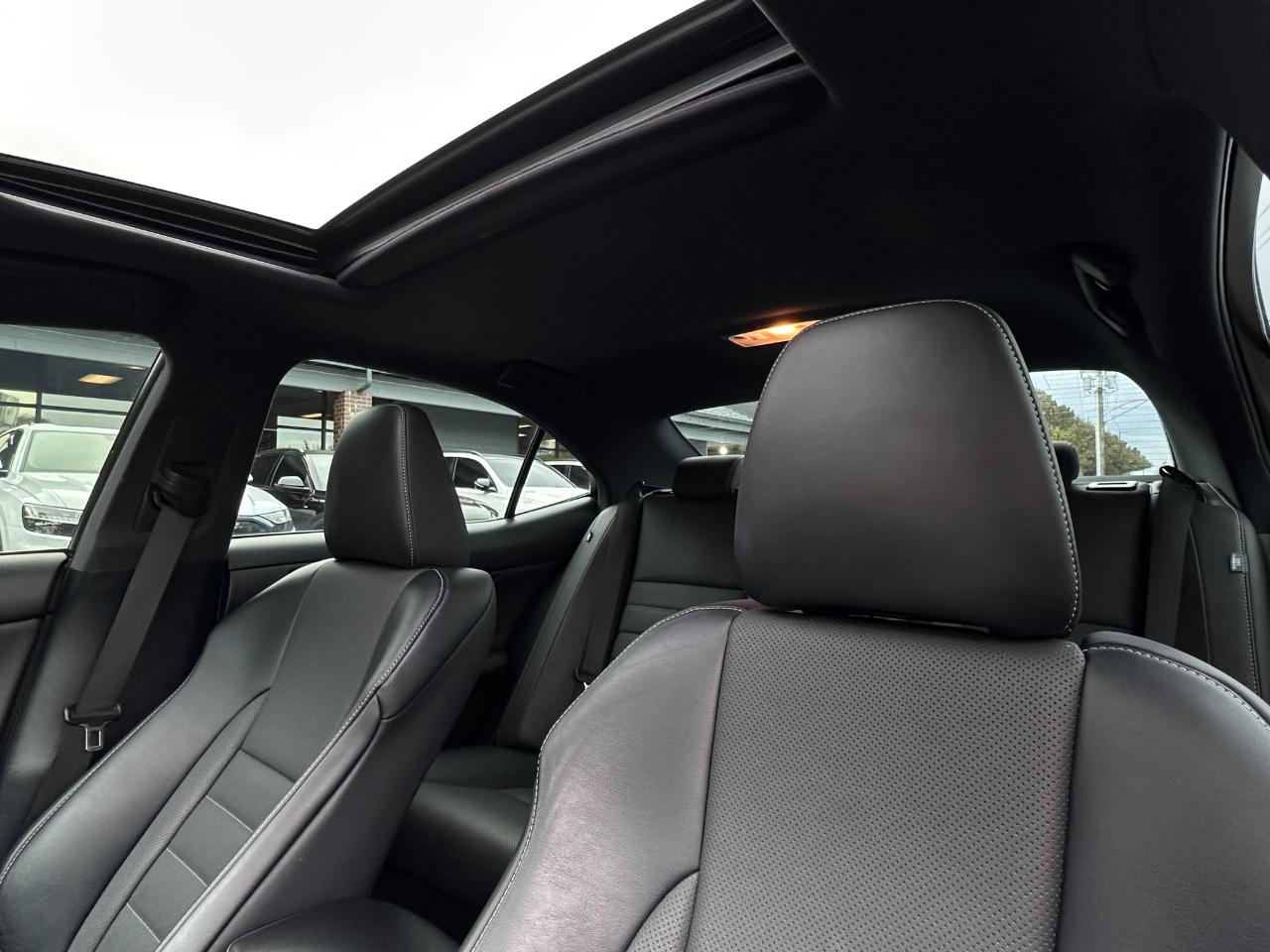 Lexus IS photo 4