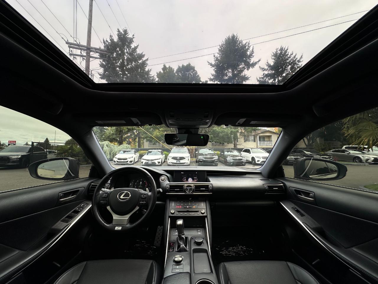 Lexus IS photo 8