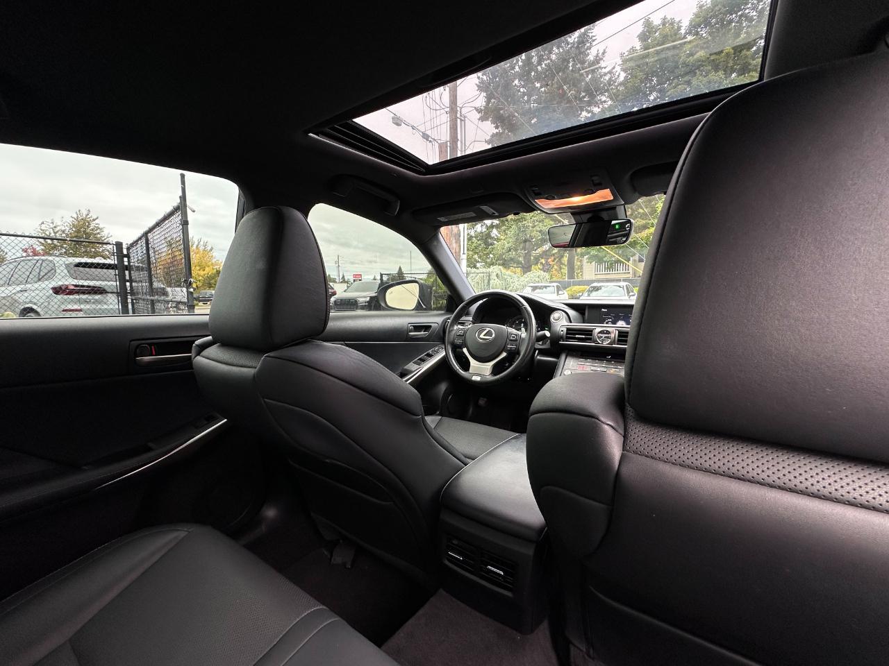 Lexus IS photo 26