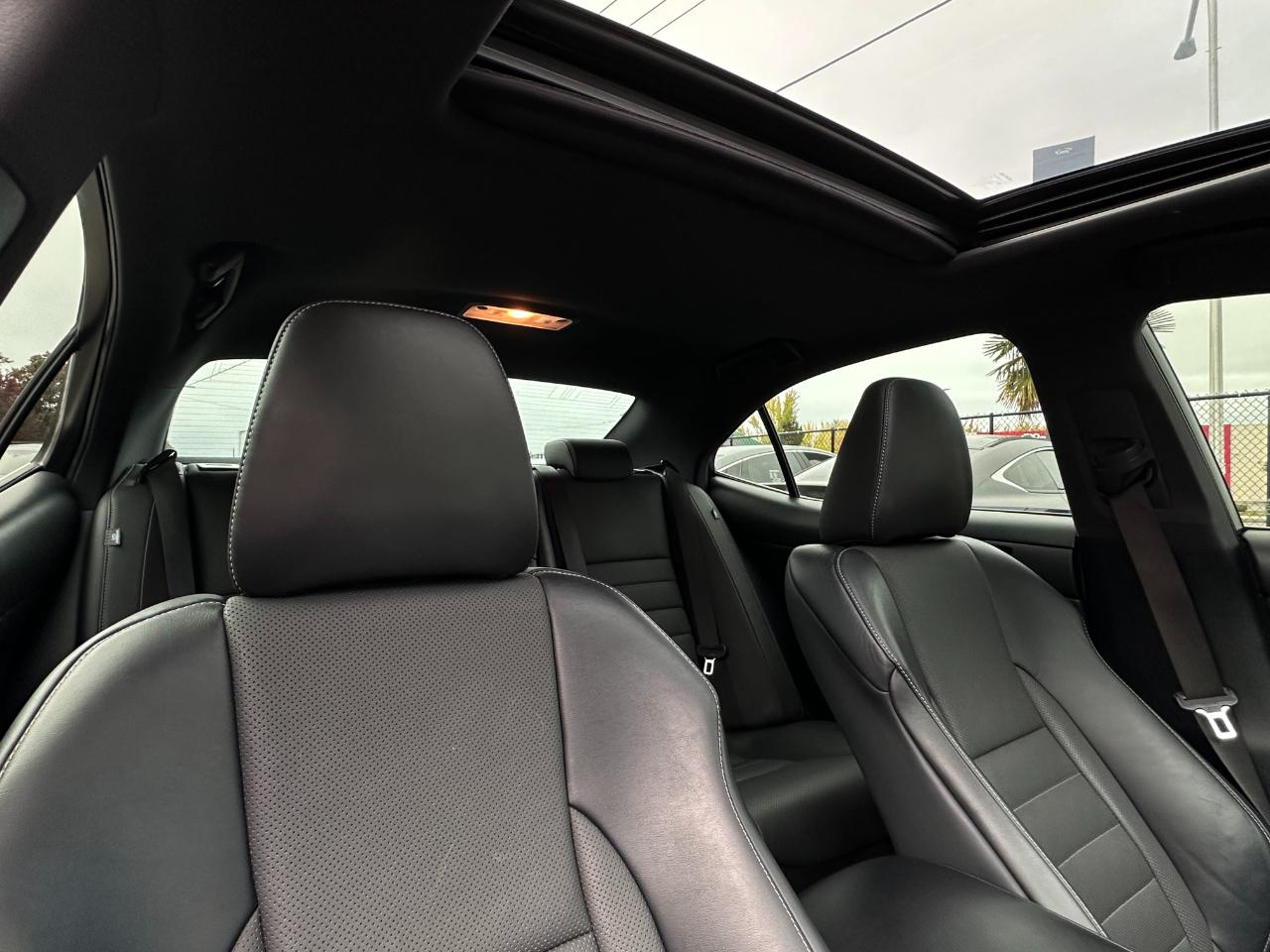 Lexus IS photo 29