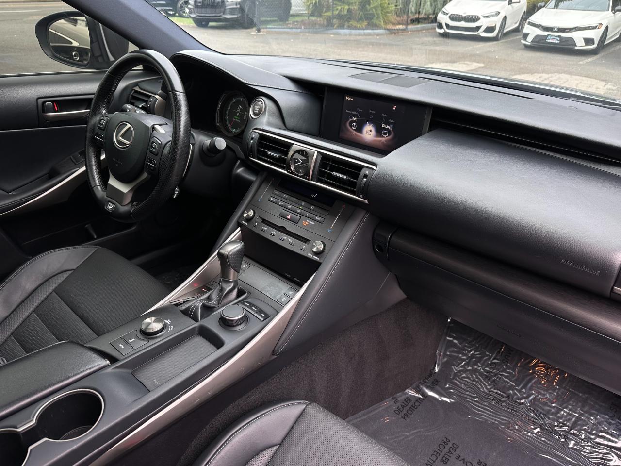 Lexus IS photo 22