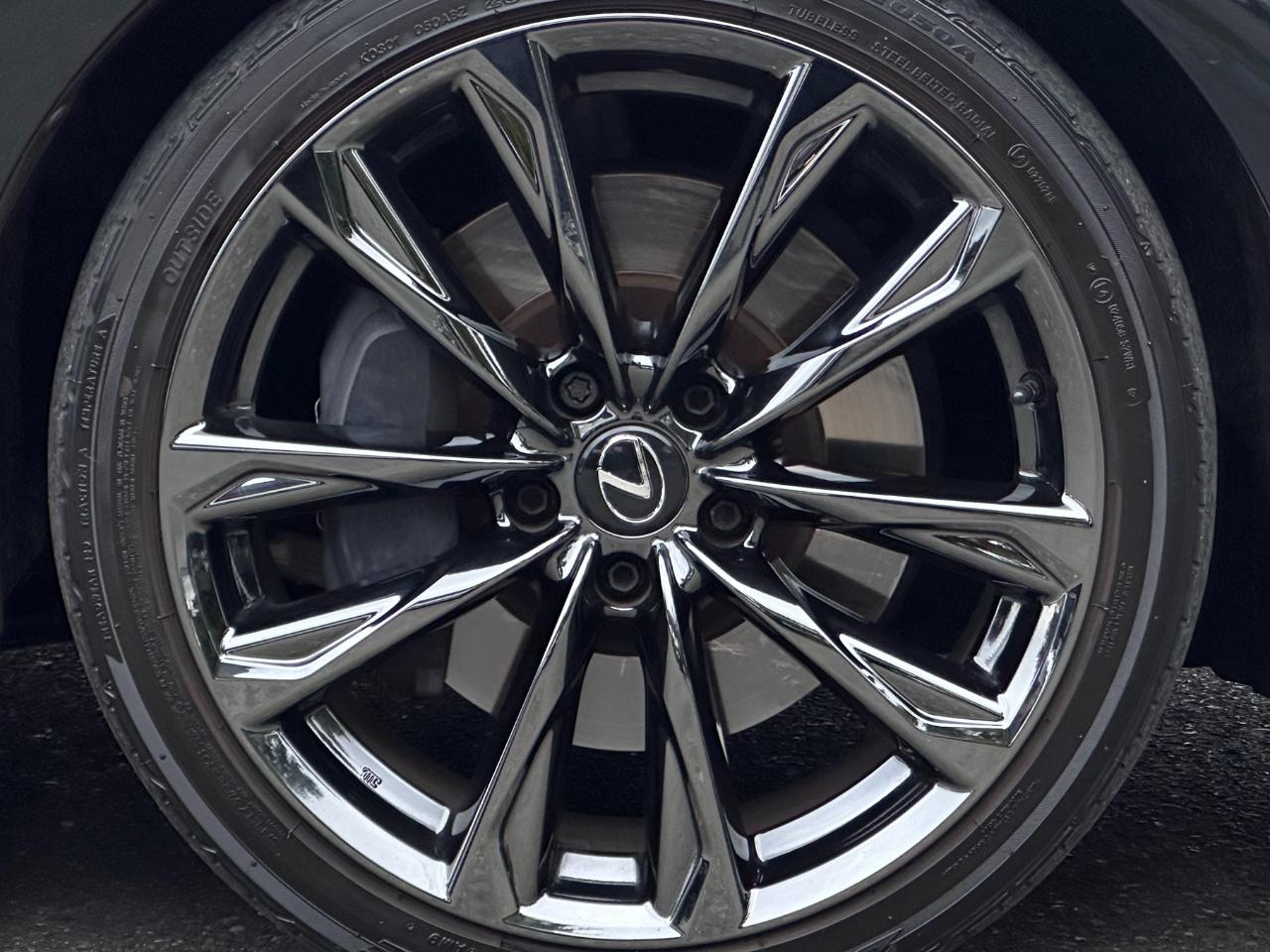 Lexus IS  2023