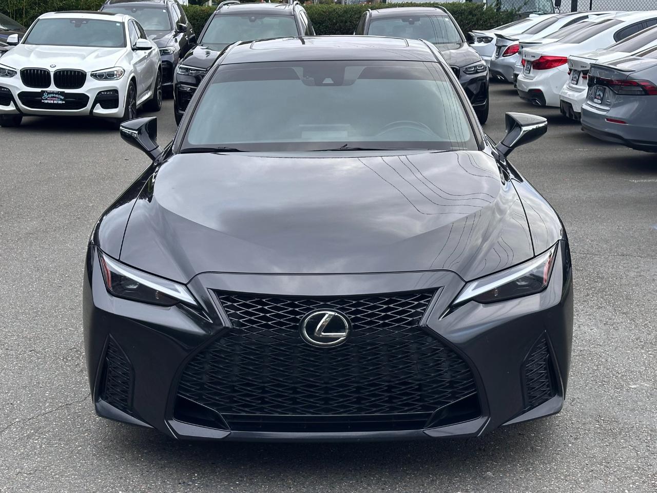 Lexus IS  2023