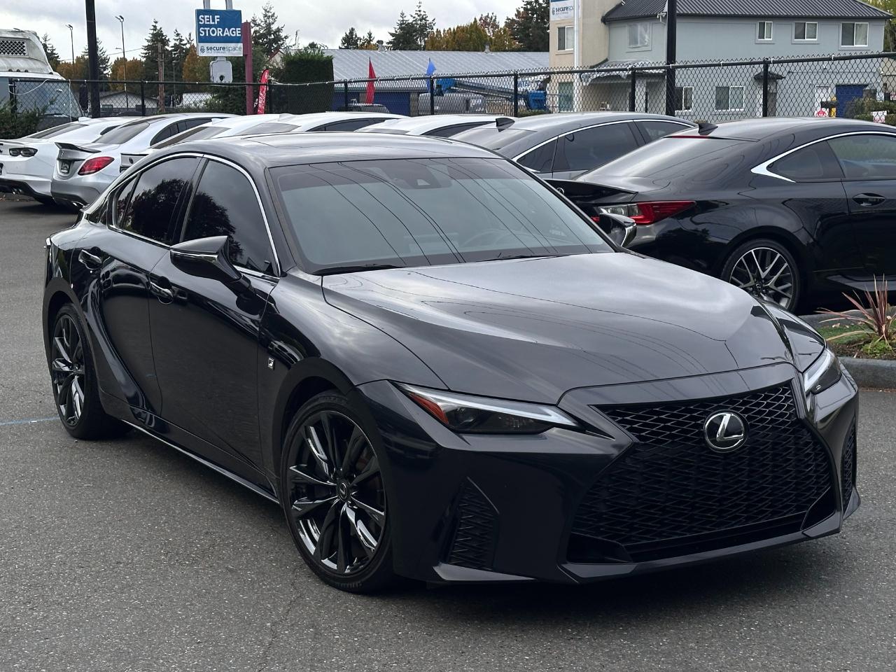 Lexus IS  2023