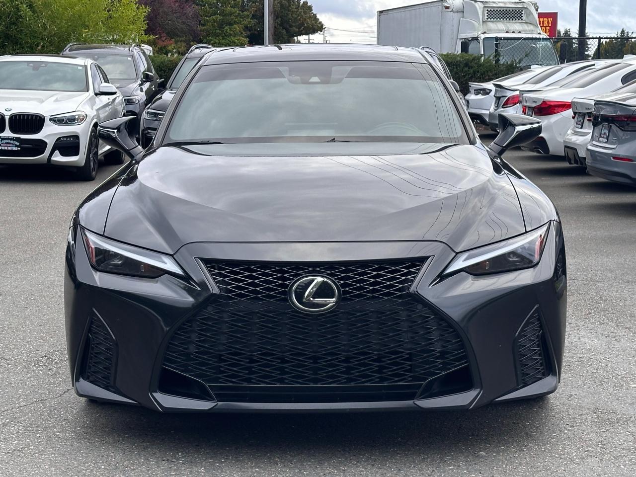 Lexus IS  2023