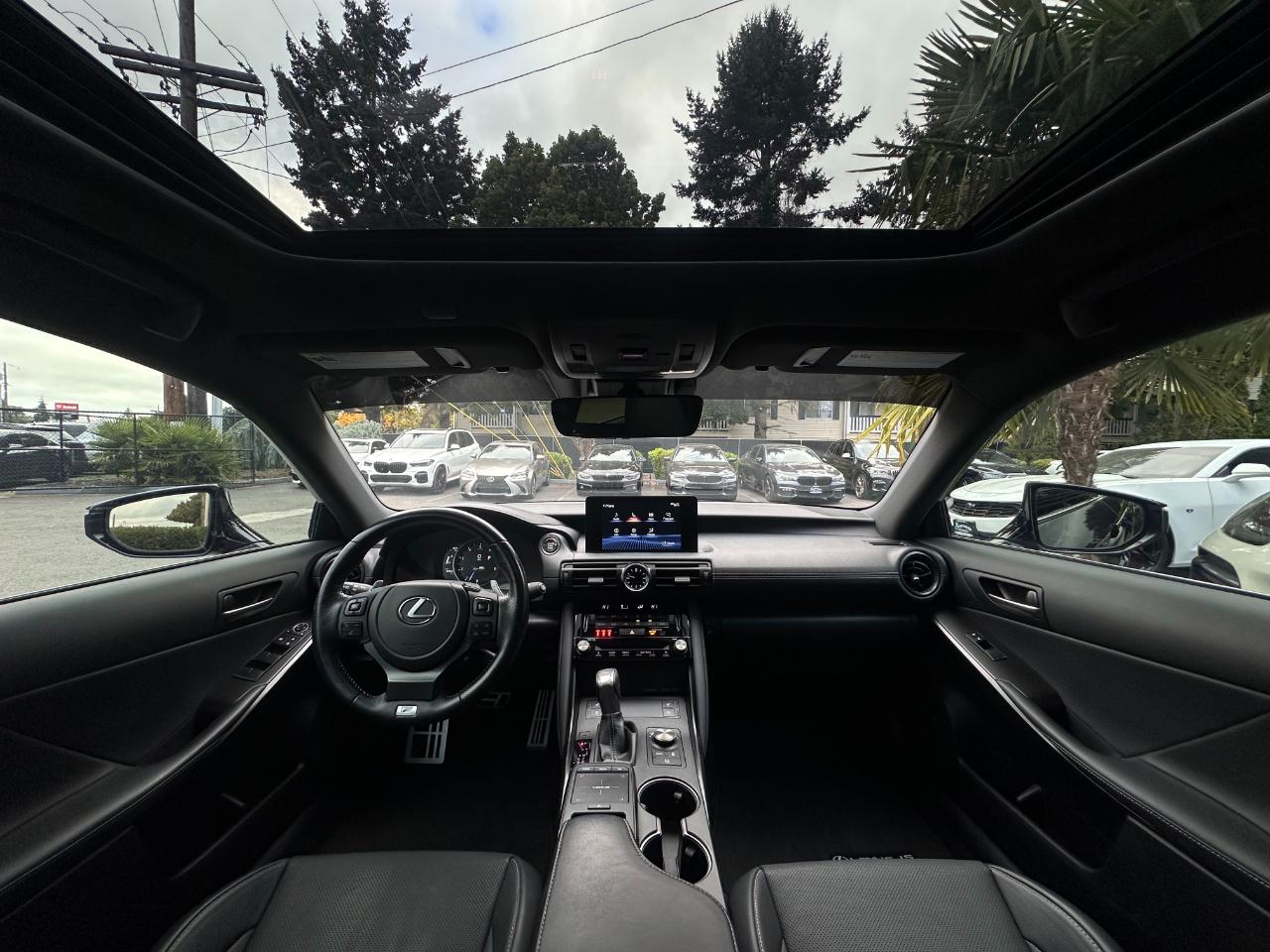 Lexus IS  2023