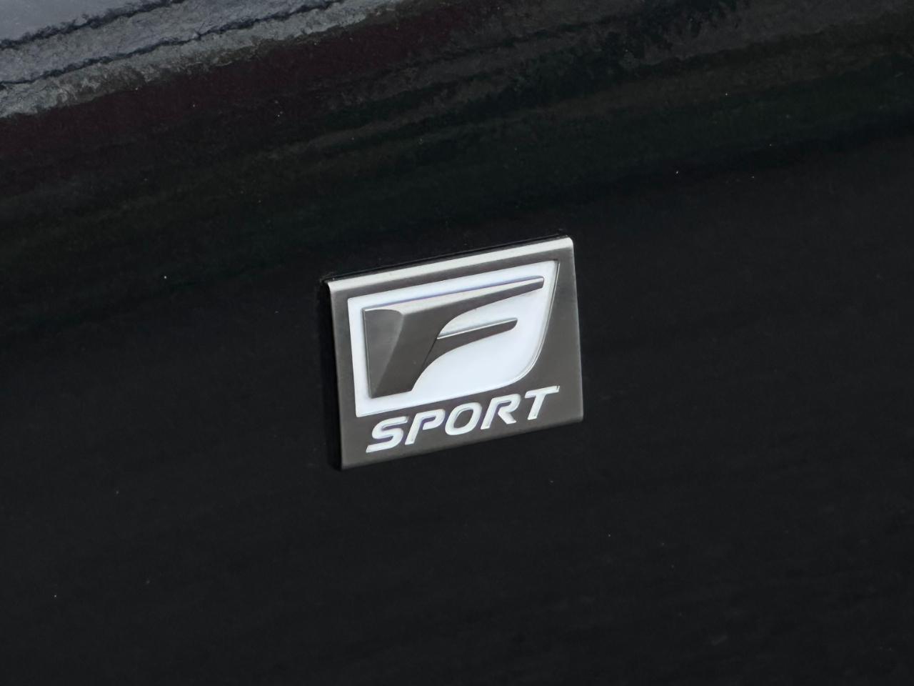 Lexus IS  2023