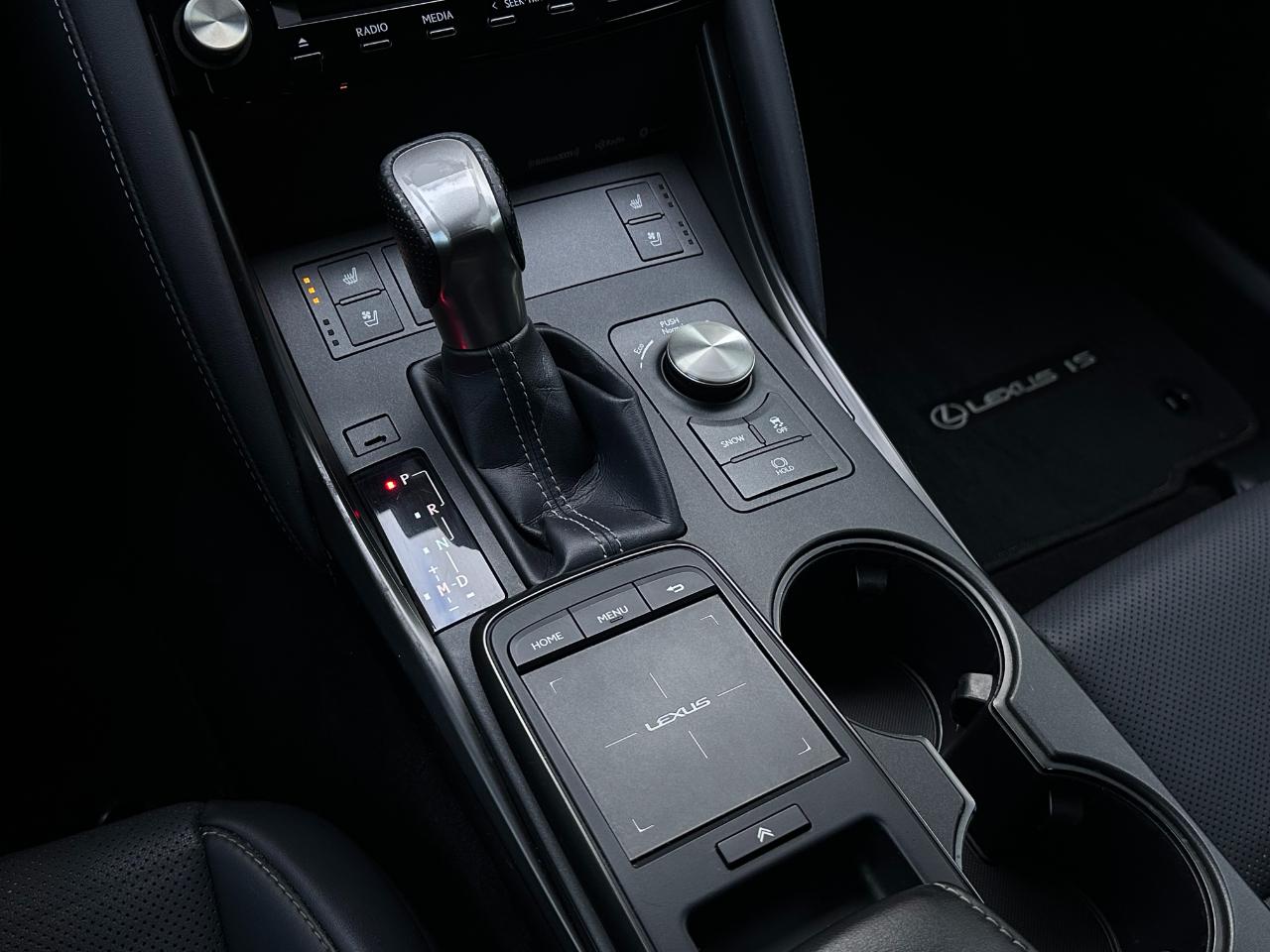 Lexus IS  2023