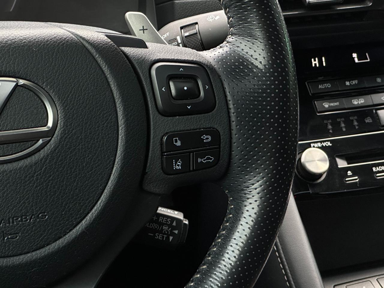 Lexus IS  2023