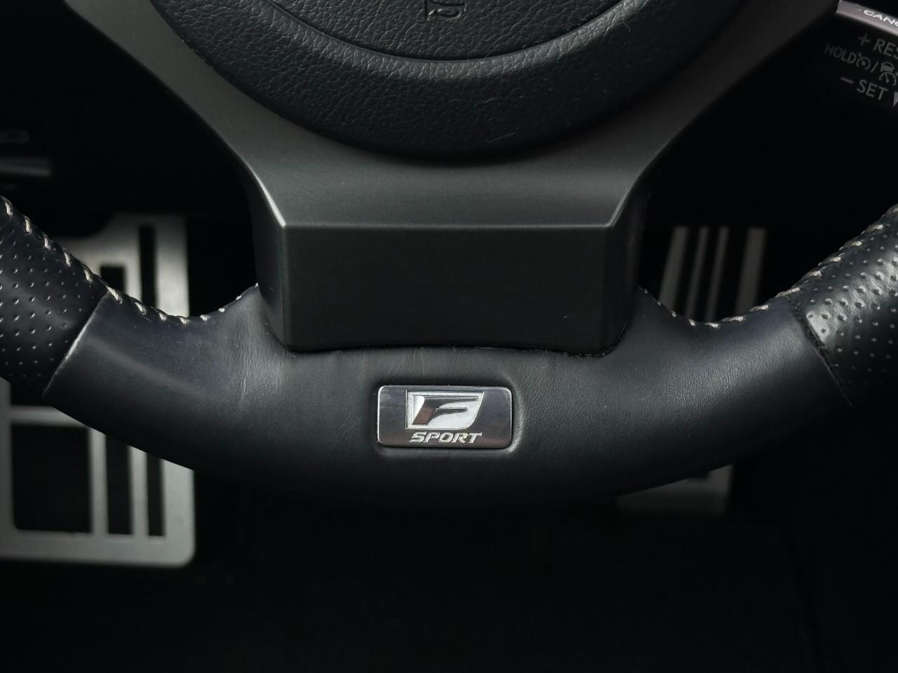 Lexus IS  2023
