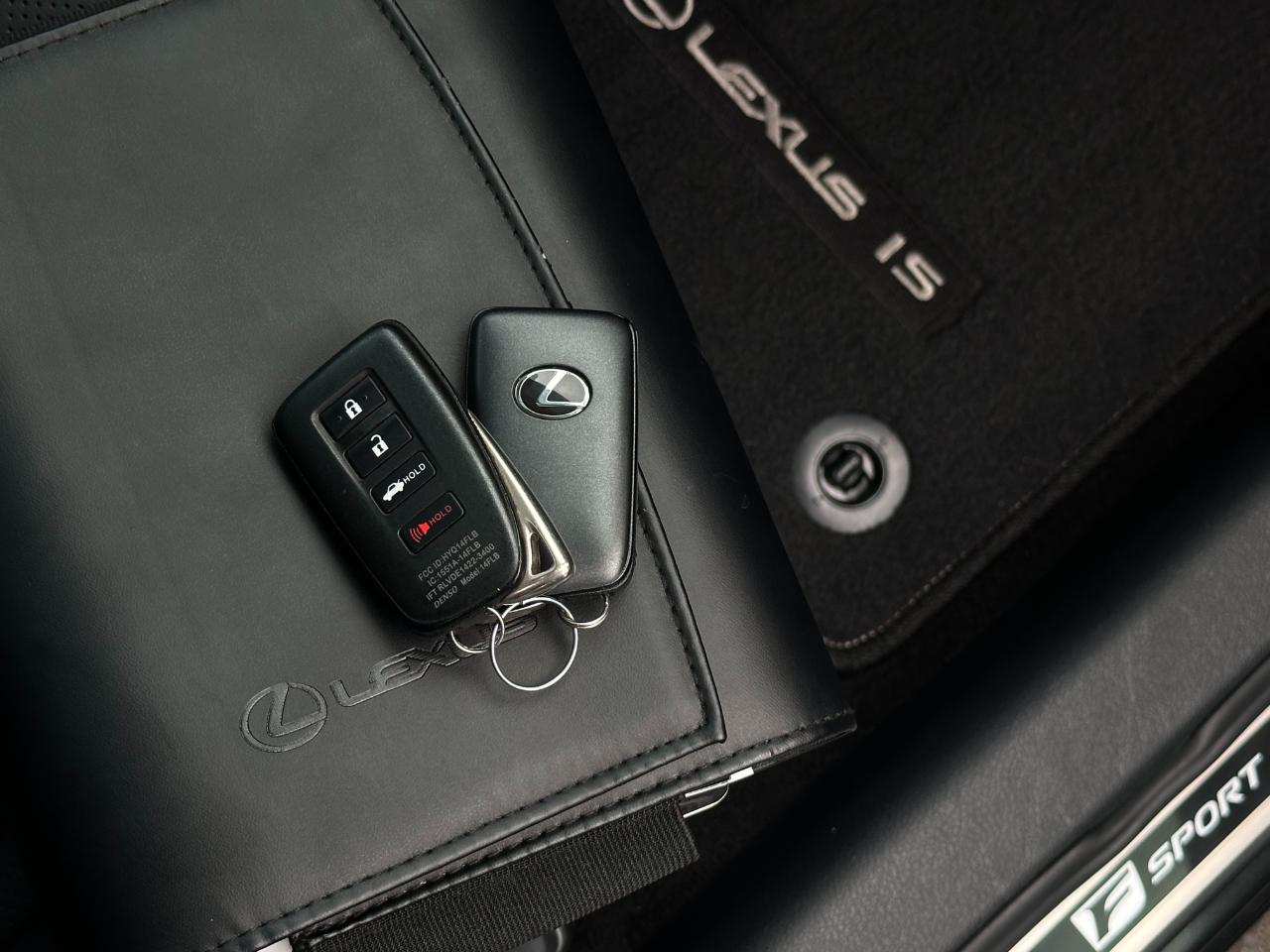 Lexus IS  2023