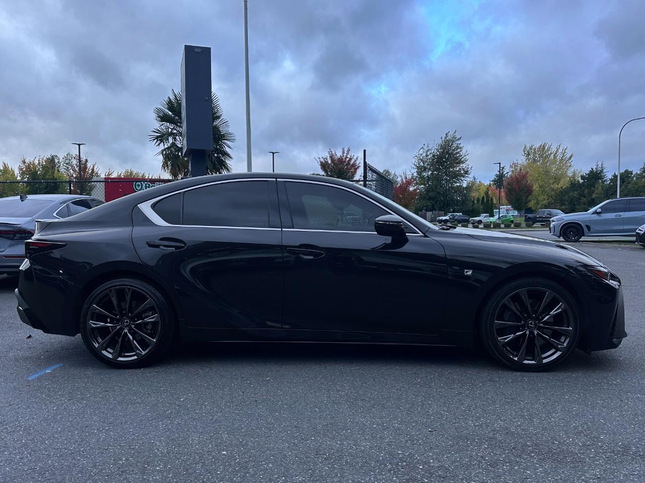 Lexus IS  2023
