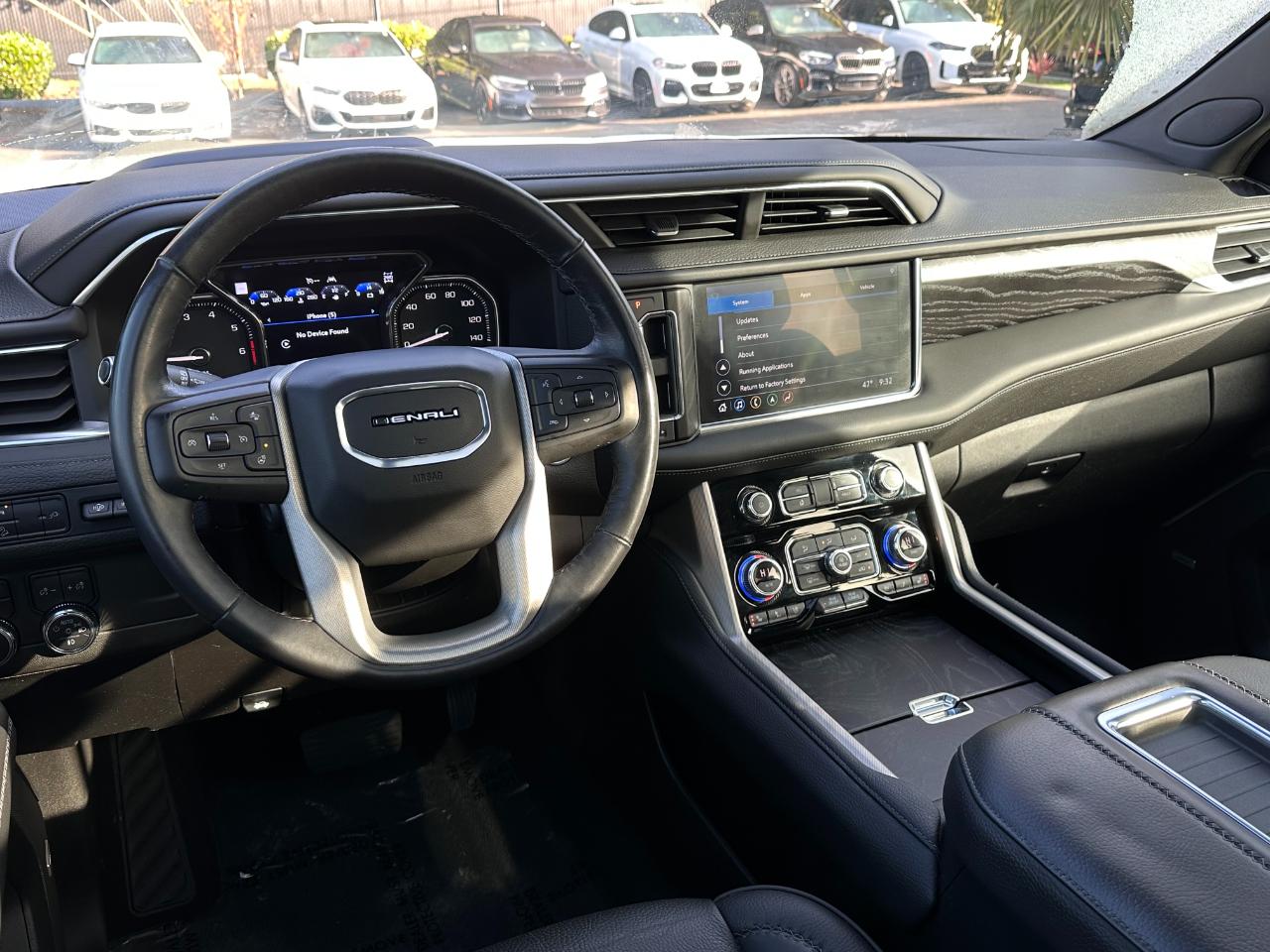 GMC Yukon photo 2
