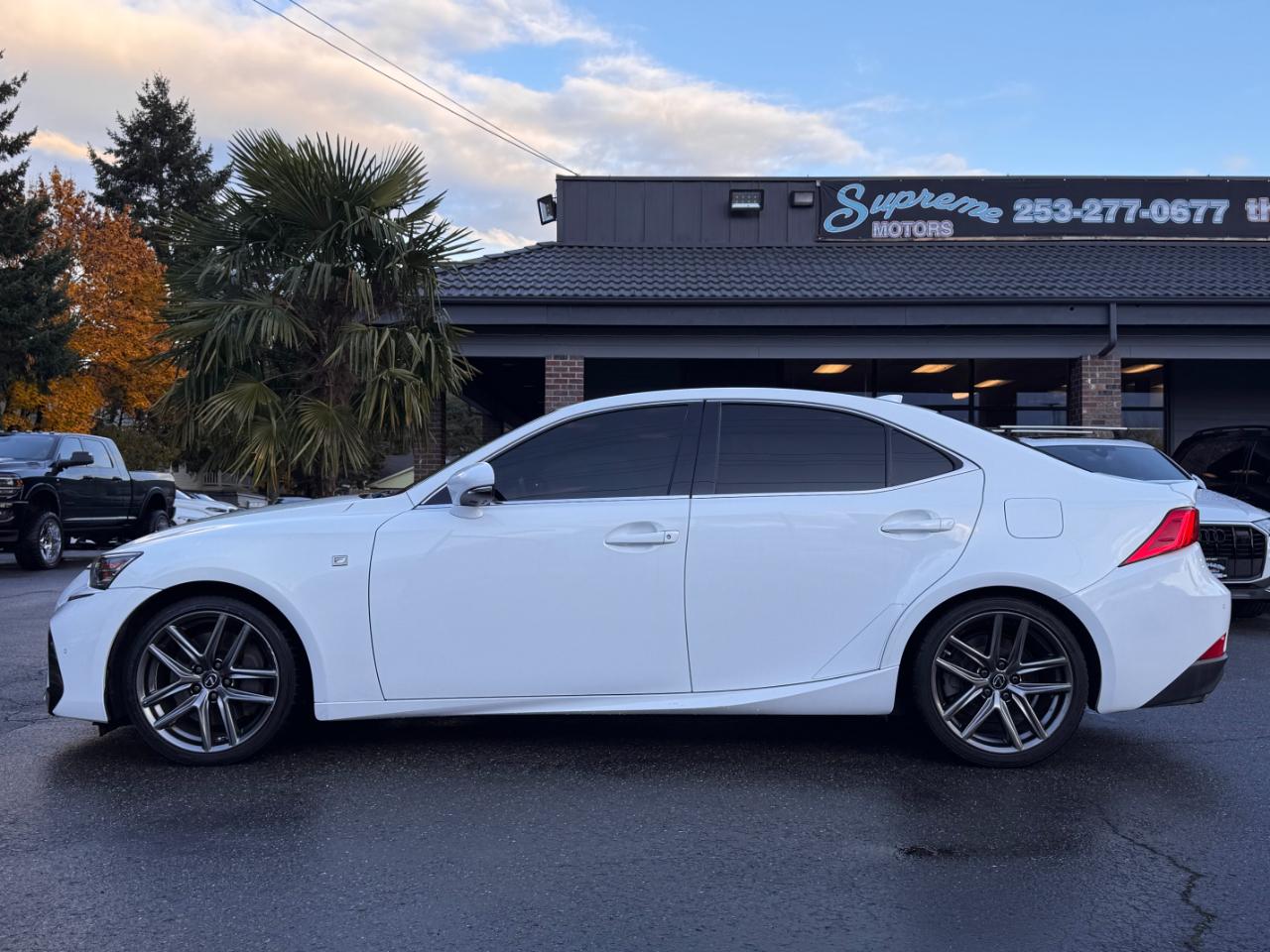 Lexus IS  2019