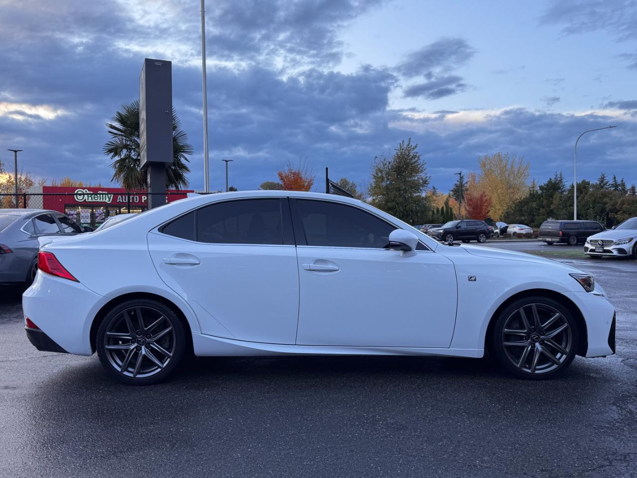 Lexus IS  2019
