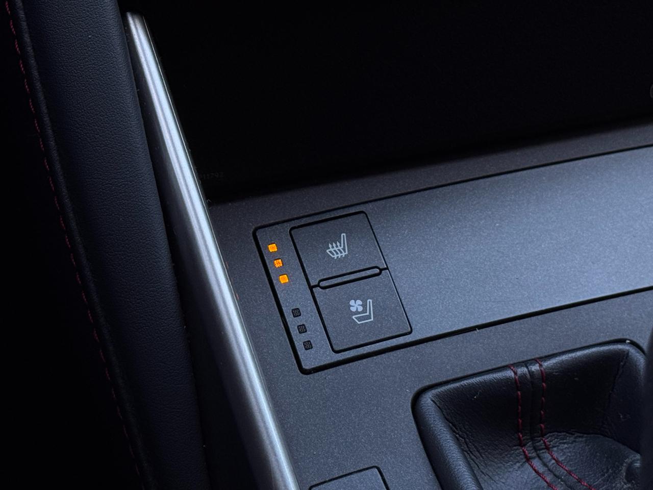 Lexus IS  2019