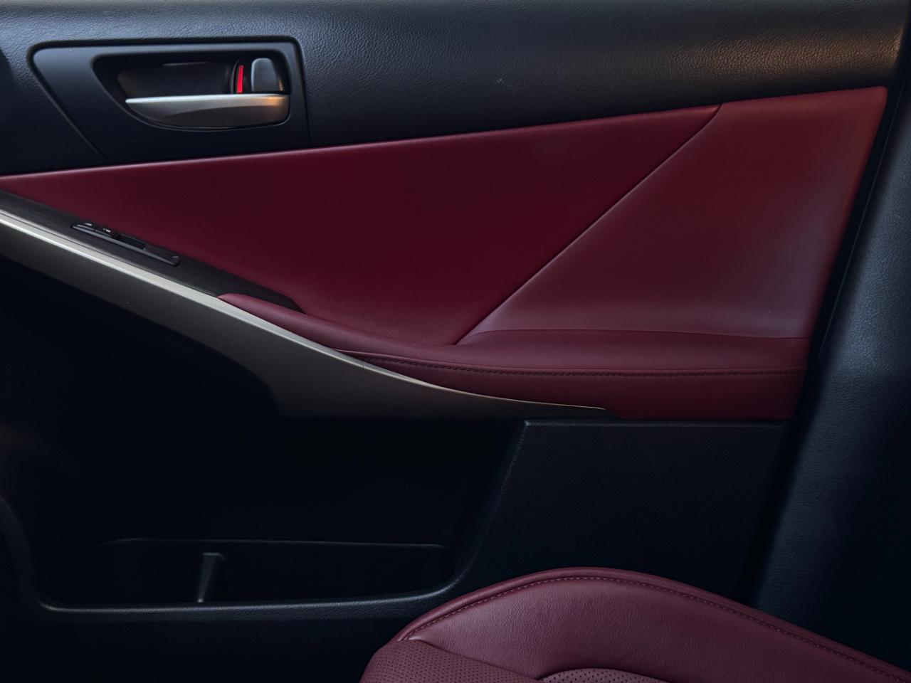 Lexus IS  2019