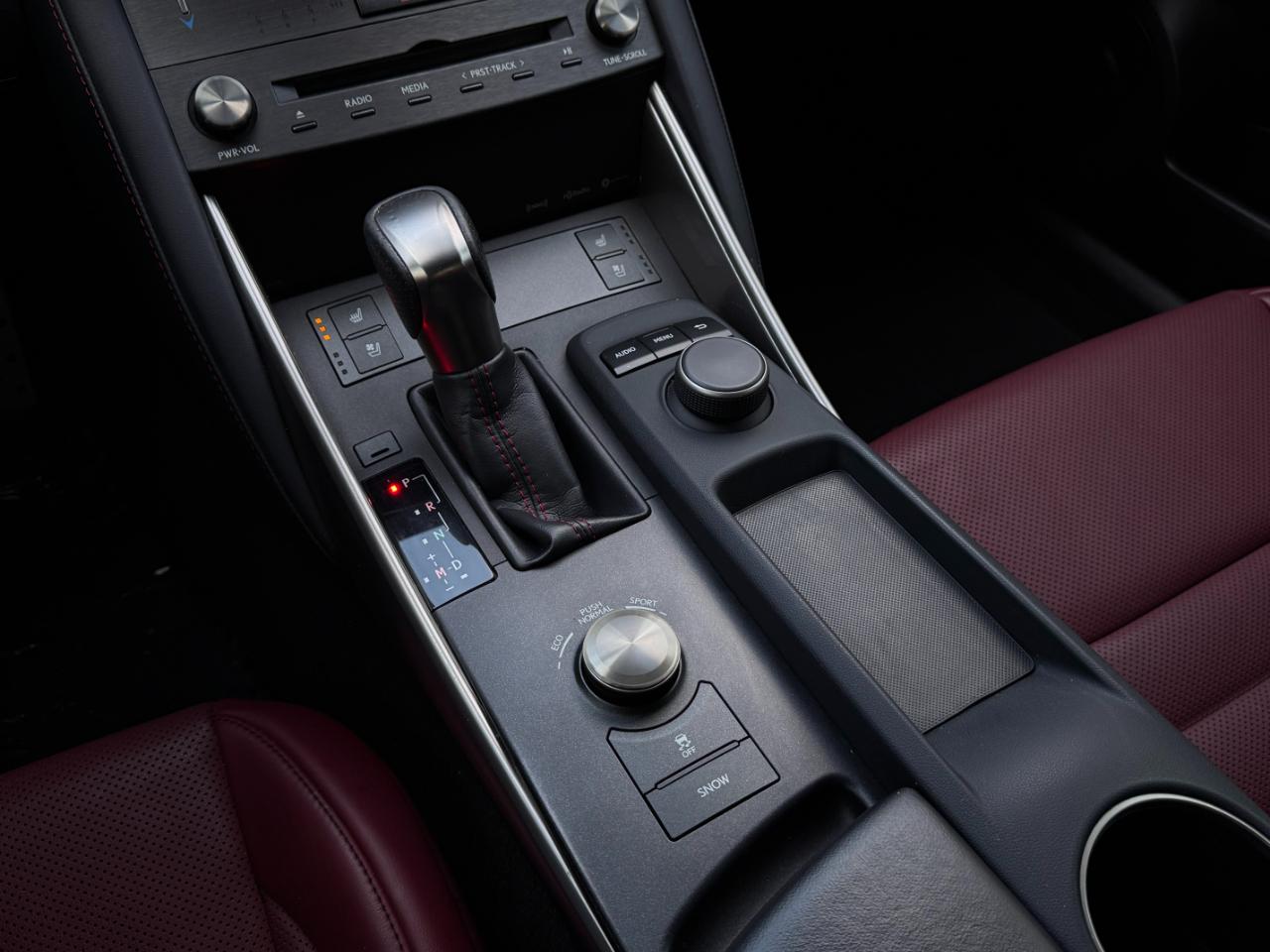 Lexus IS  2019