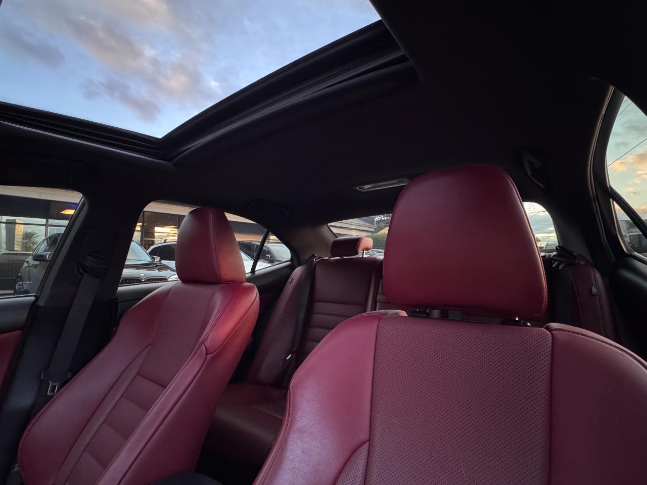 Lexus IS  2019