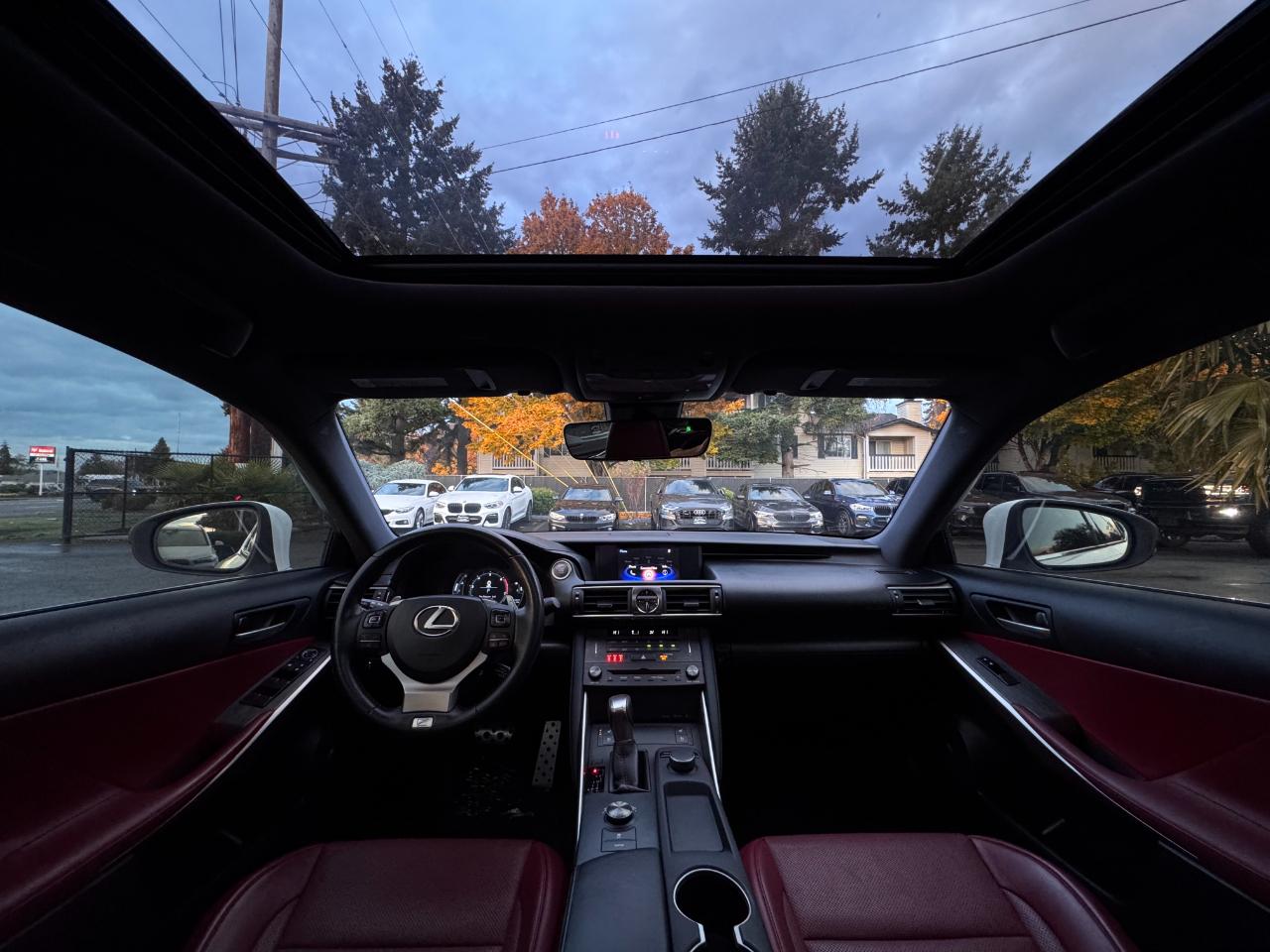 Lexus IS  2019