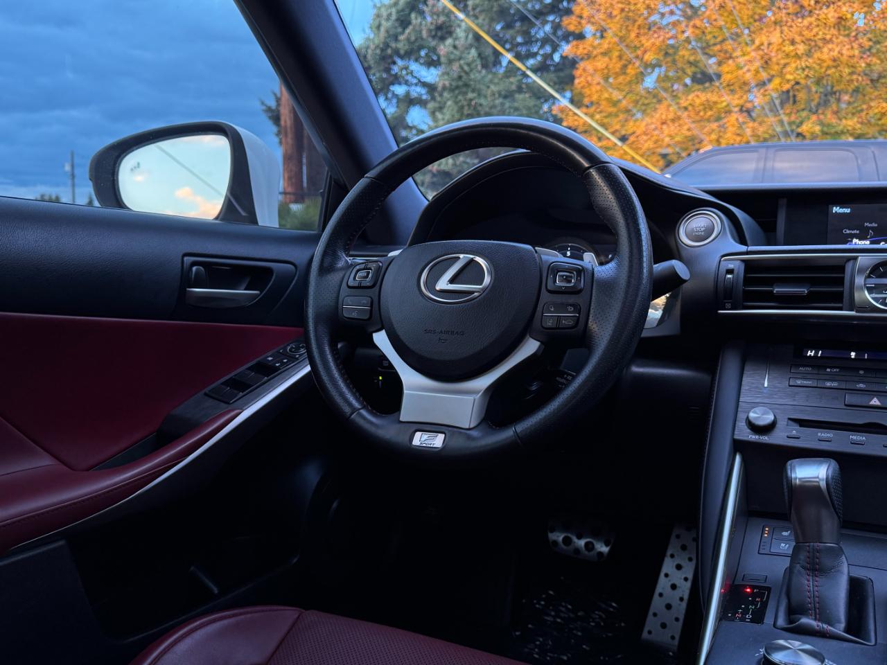 Lexus IS  2019