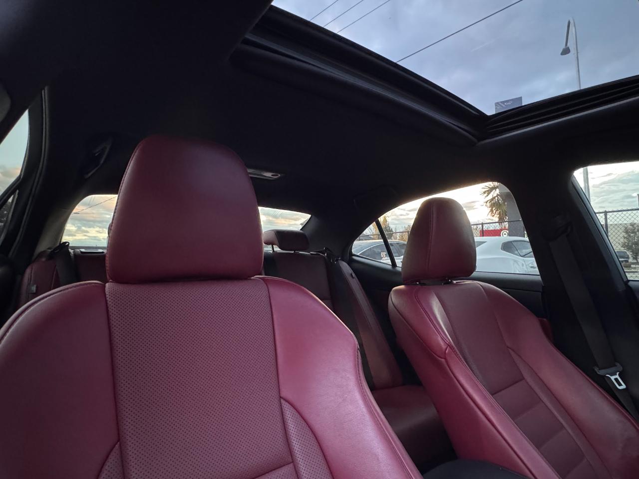 Lexus IS  2019