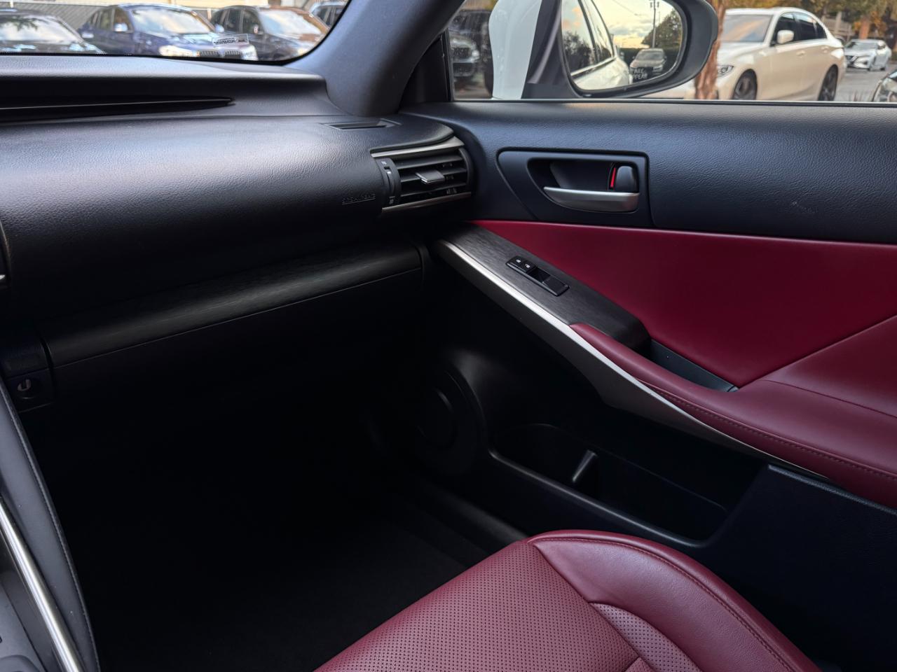 Lexus IS  2019