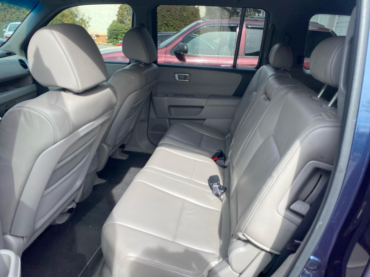 Honda Pilot EX-L 4WD 5-Spd AT 2011