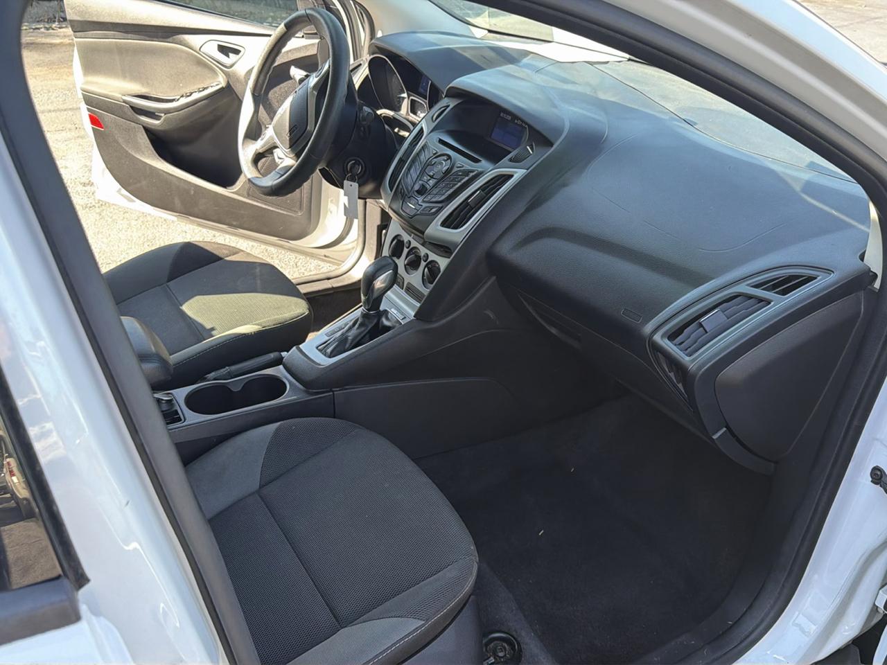 Ford Focus SE Sedan 2014