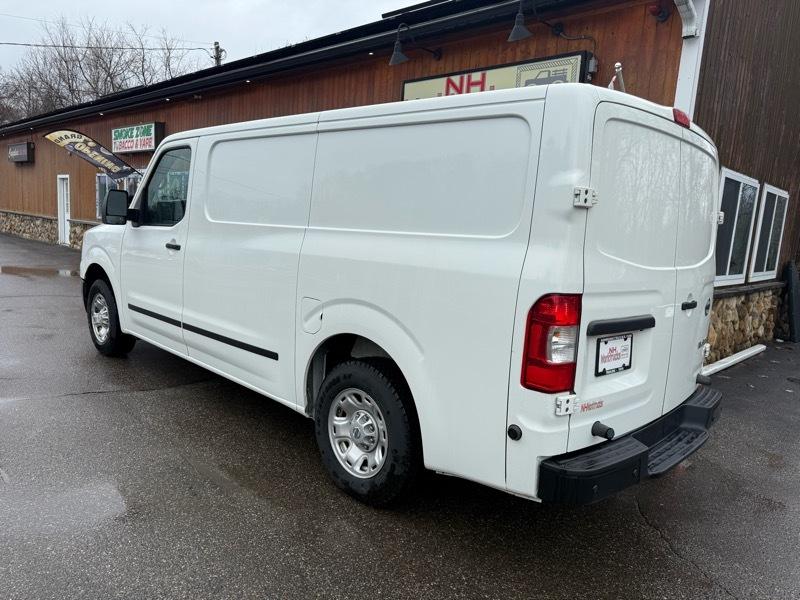 Nissan NV Cargo 1500 SV 2021