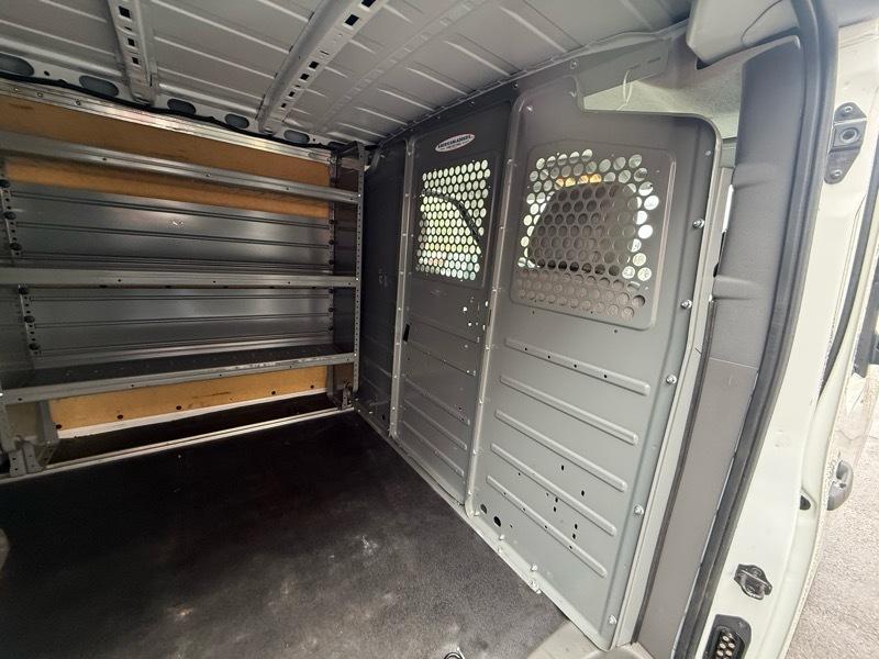 Nissan NV Cargo 1500 SV 2021