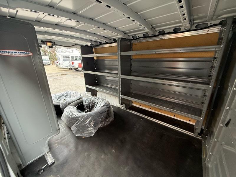 Nissan NV Cargo 1500 SV 2021