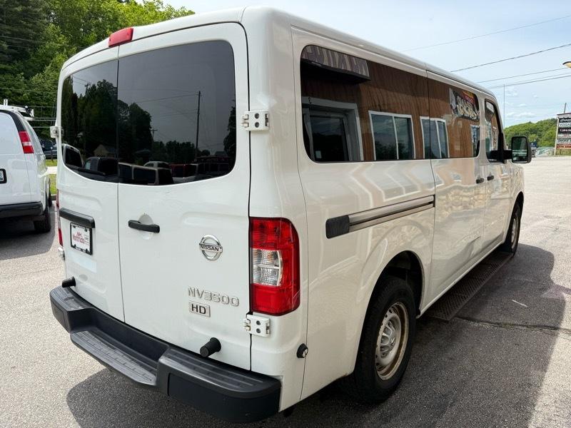Nissan NV Passenger  2014