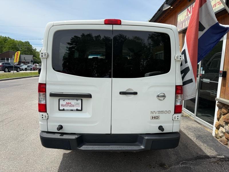 Nissan NV Passenger  2014