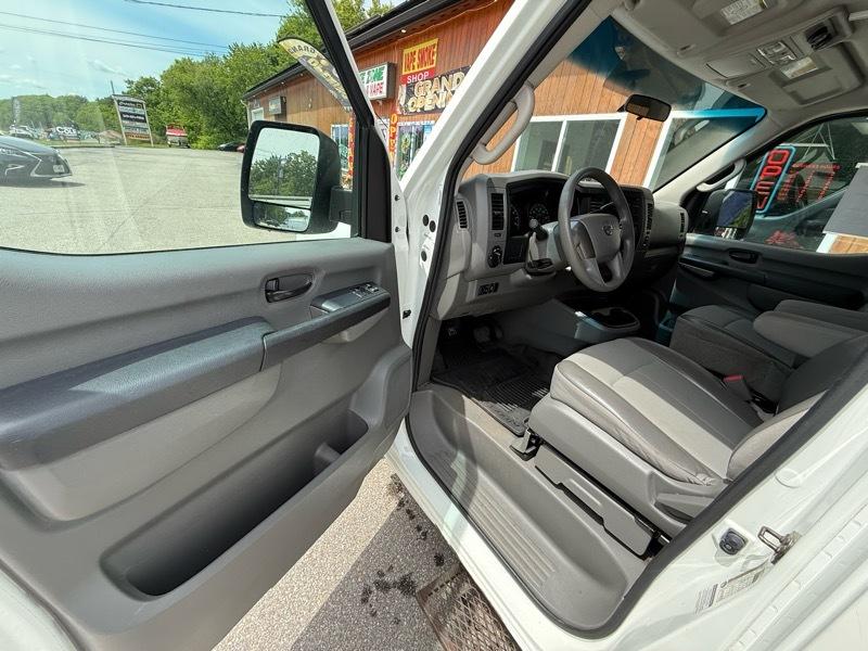 Nissan NV Passenger  2014