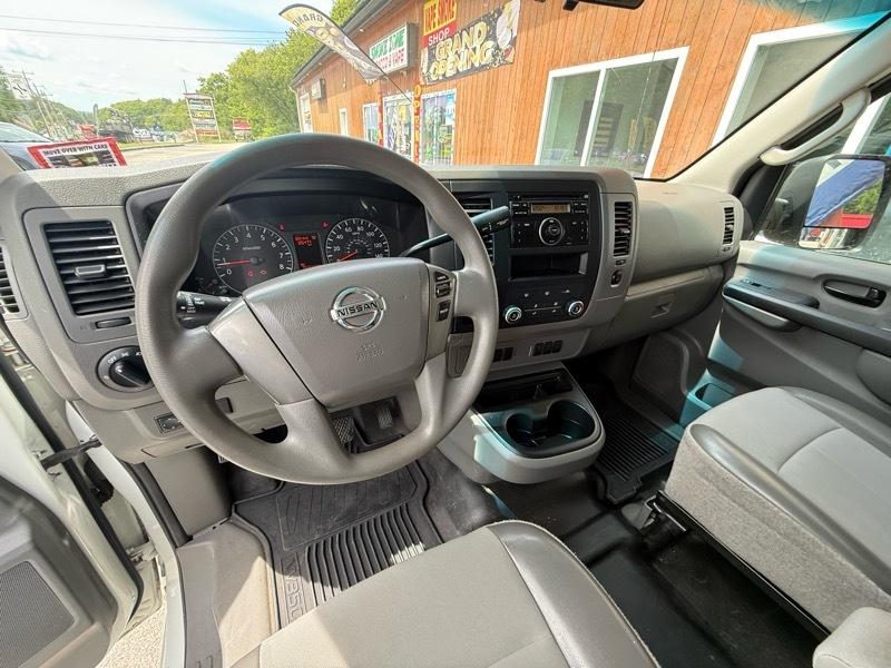 Nissan NV Passenger  2014