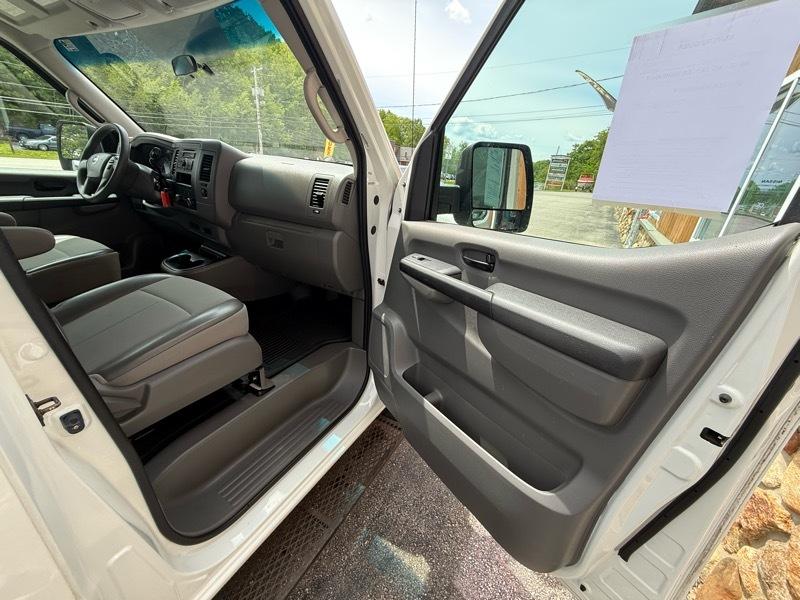 Nissan NV Passenger  2014
