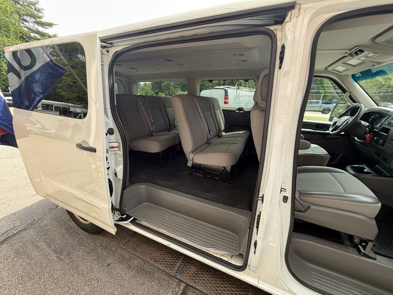 Nissan NV Passenger  2014