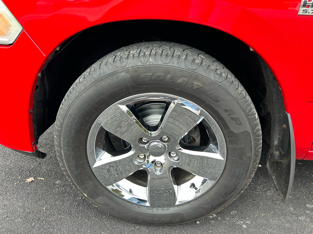 RAM 1500 4WD Reg Cab 120.5" Express 2011