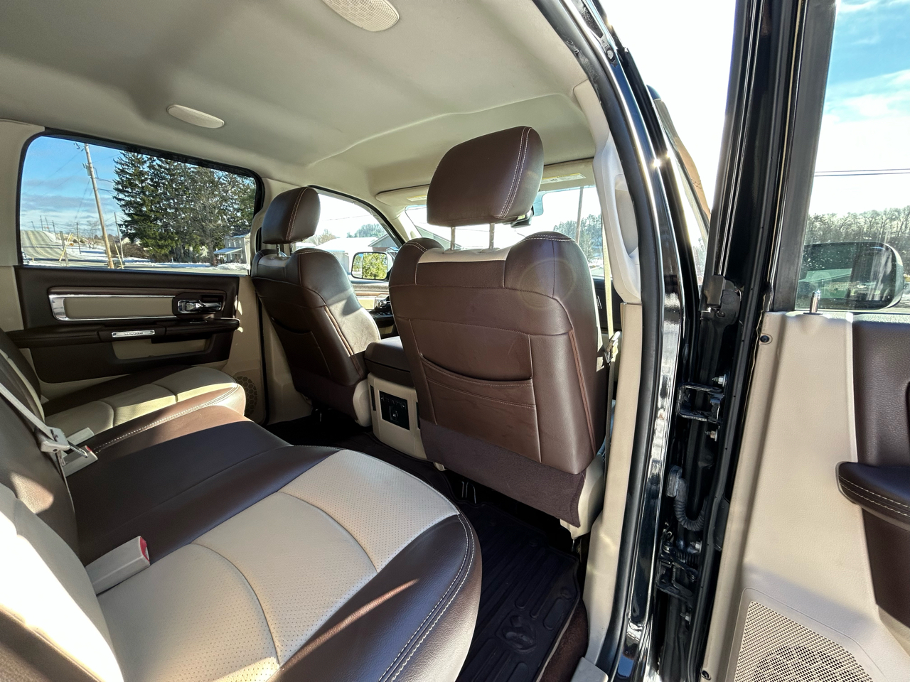 RAM 3500 4WD Crew Cab 169" Laramie 2014