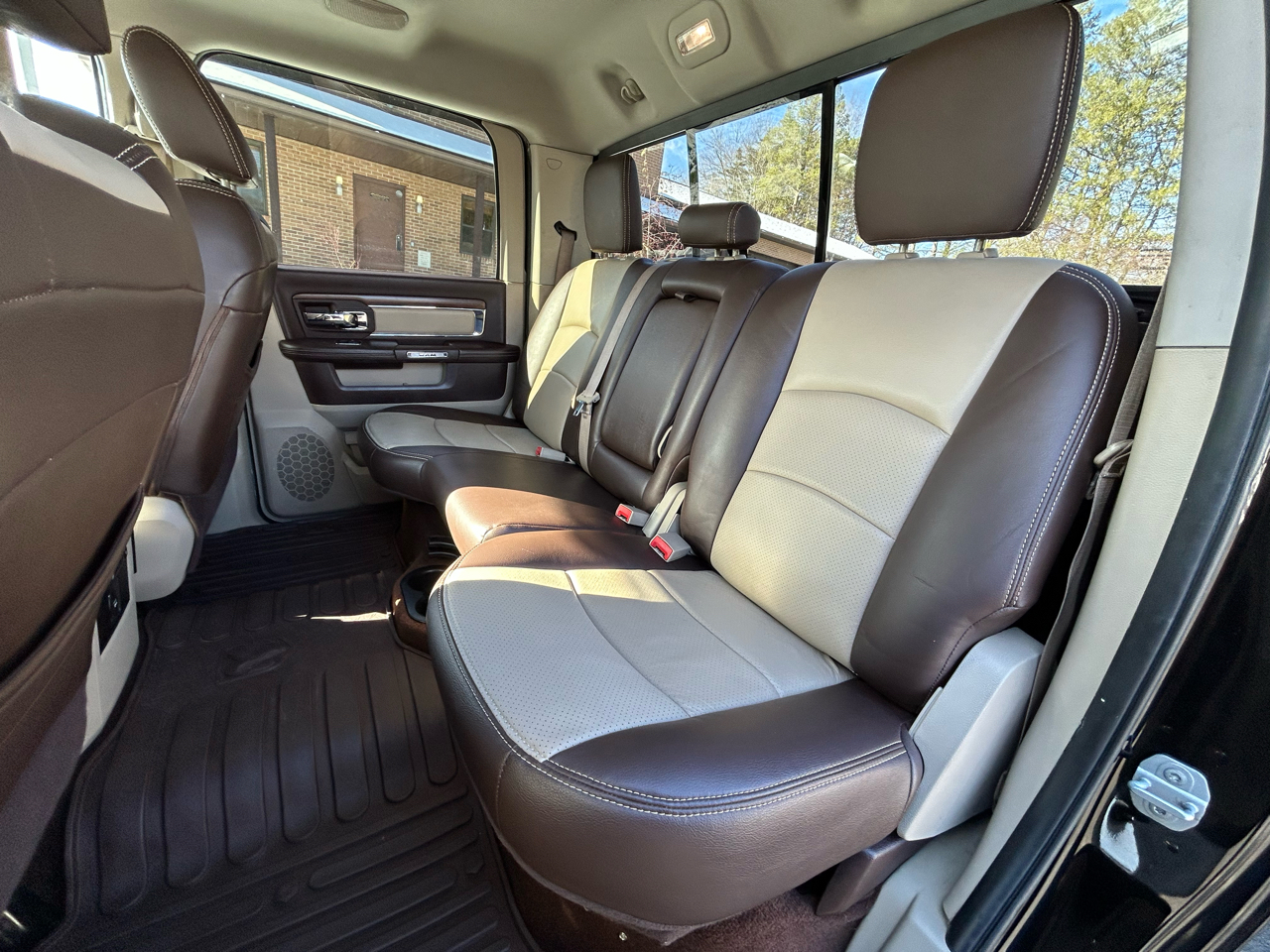 RAM 3500 4WD Crew Cab 169" Laramie 2014